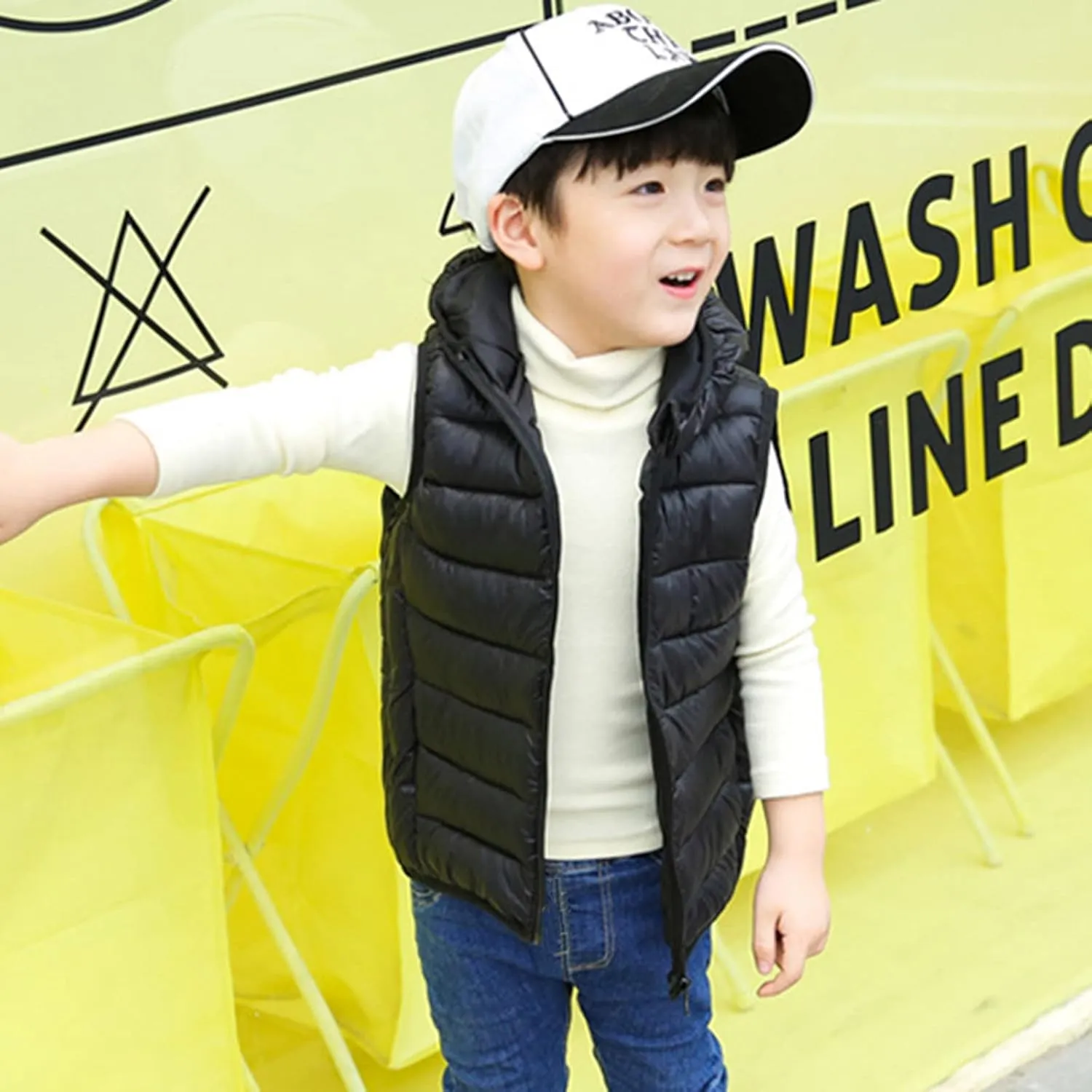 Boys Girls Winter Hooded Puffer Vest Kids Lightweight Sleeveless Puffer Jacket Packable Quilted Vest Padded Down Coat