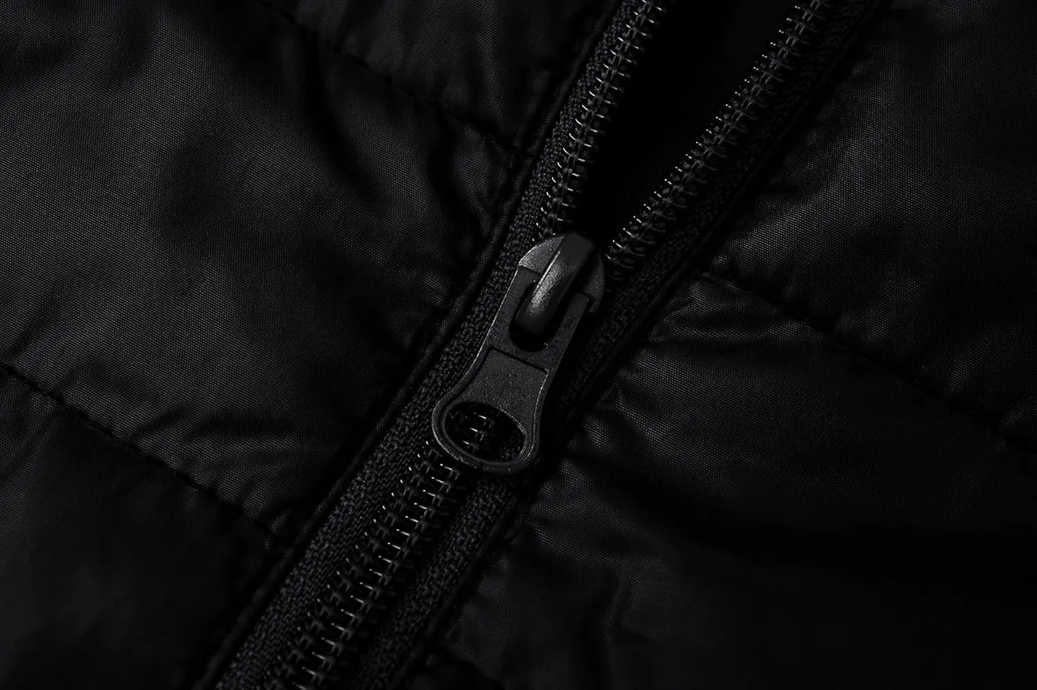 Mens Puffer Jacket Packable Lightweight Puffy Jacket with Zippered Pockets and Down Alternative, Lightweight Warm